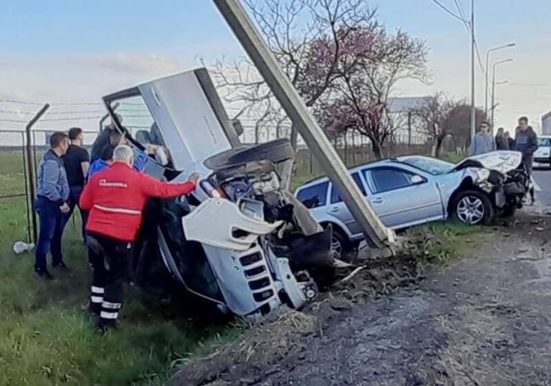 VIDEO Grav accident pe DN 79 în Oradea Mașină răsturnată în șanț după