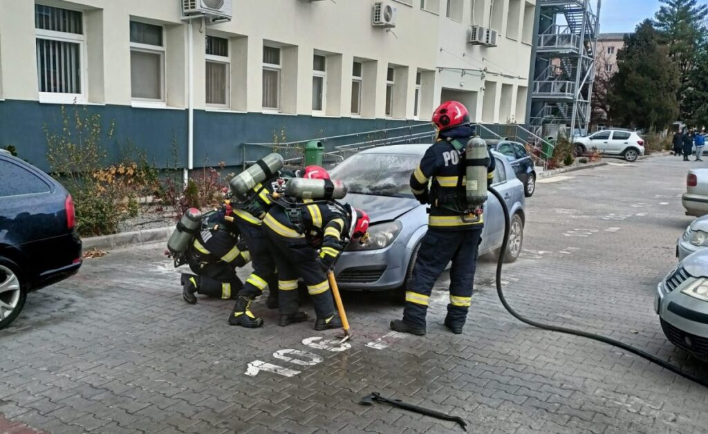 Foto Incendiu N Parcarea Spitalului Din Alba Iulia Un Autoturism A