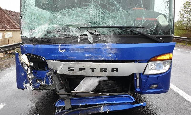accident autocar vladeni brasov 1 mai 2019