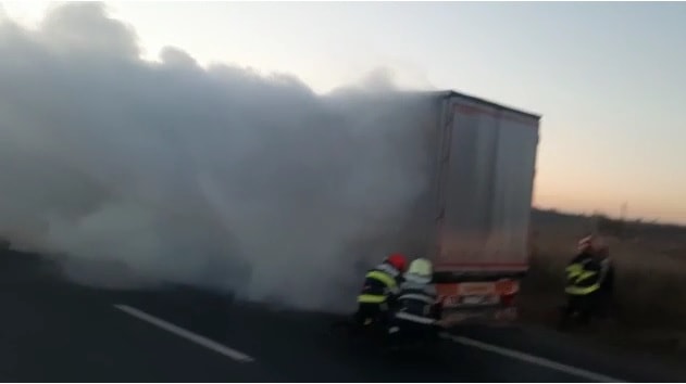 camion in flacari pe a1