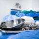 instrumente operatie chirurgicala medici spital operatie sursa foto pixabay