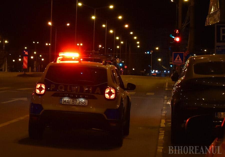masina de politie noaptea oradea bihoreanul 26062022.jpg