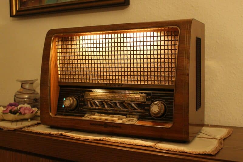 radio vechi scaled e1654933049832.jpg