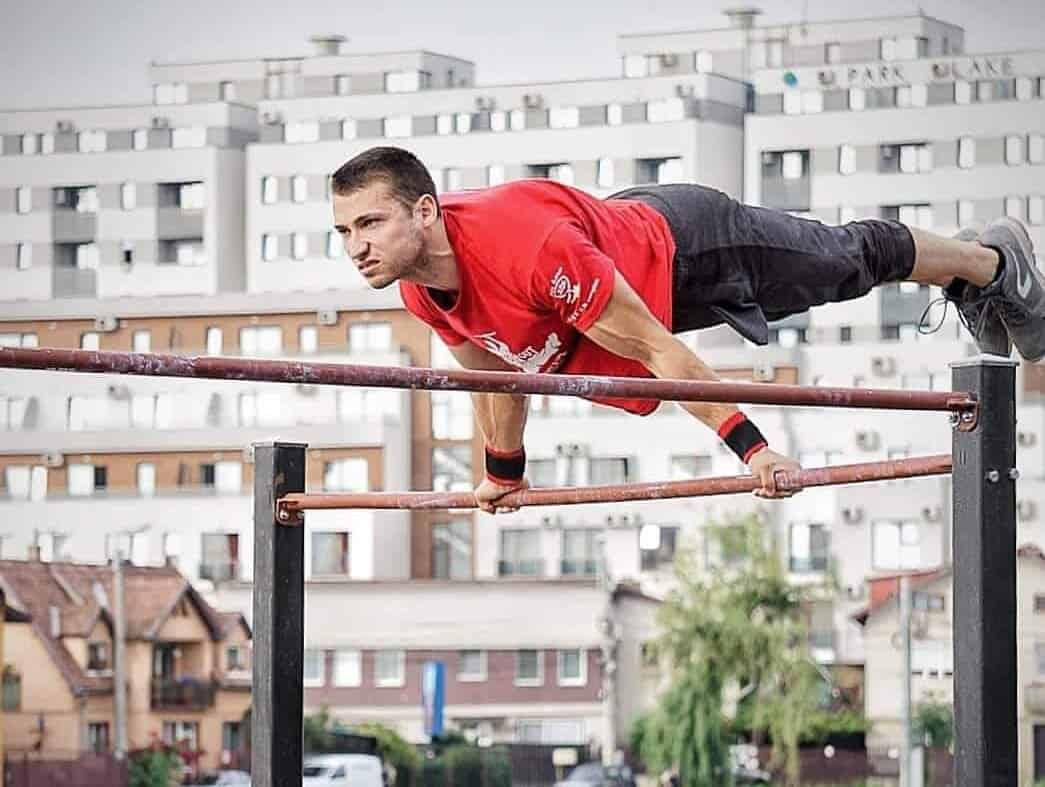 clue Groping Landmark FOTO. Campionatul Național de StreetWorkout Freestyle la Baza Sportivă ”La  Terenuri” din Cluj-Napoca