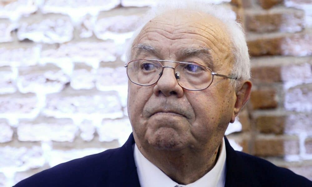 prima opinie mai puțin favorabilă lui alexandru arșinel. „s a legat