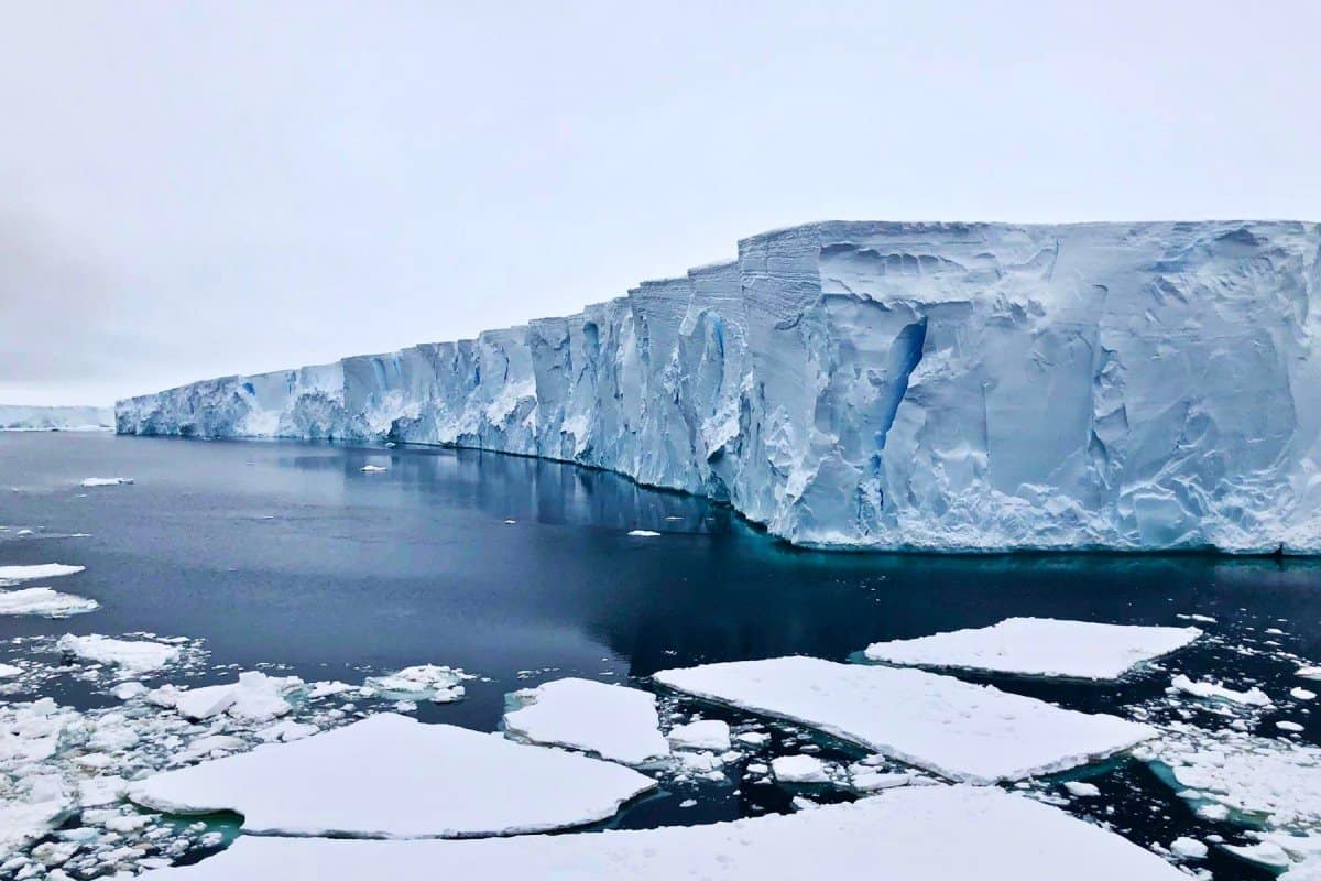 un ghețar imens din antarctica dă semne că începe să