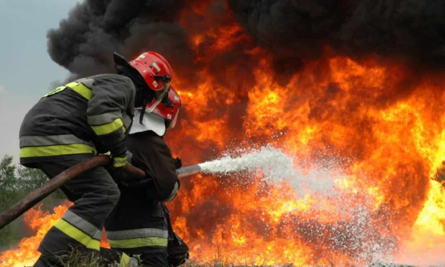 Incendiu la o policlinică privată din Arad. A fost lovită de un fulger