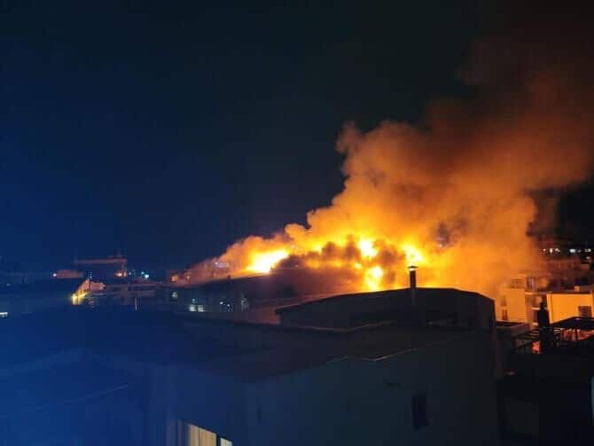 incendiu puternic în sectorul 1 al capitalei. interventia pompierilor, împiedicată