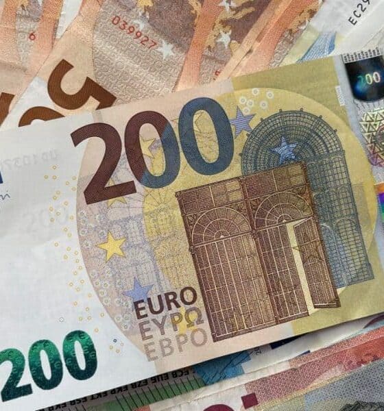 bani euro valuta sursa alba24 scaled e1646304172461 1000x600.jpg