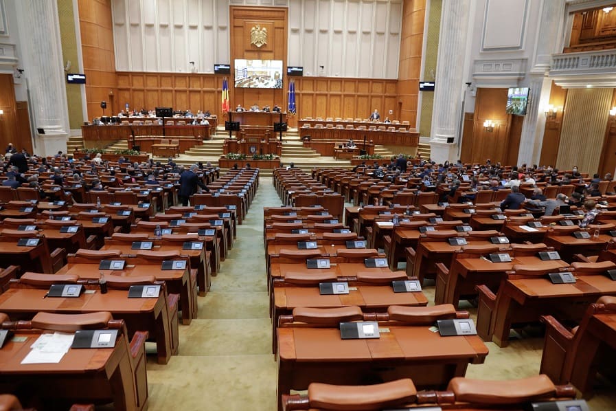 scandal la ședința parlamentului pentru marcarea unui an de lupte