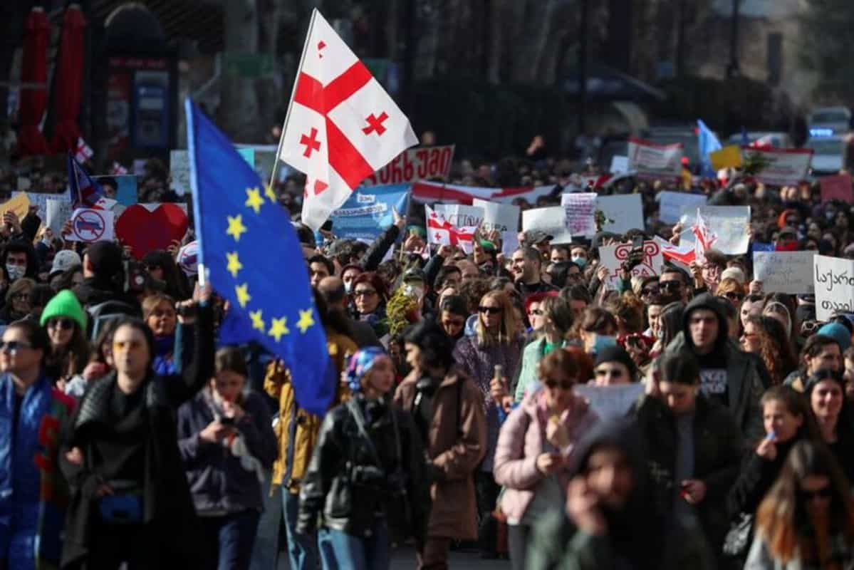 continuă protestele de amploare în georgia. 66 de persoane au