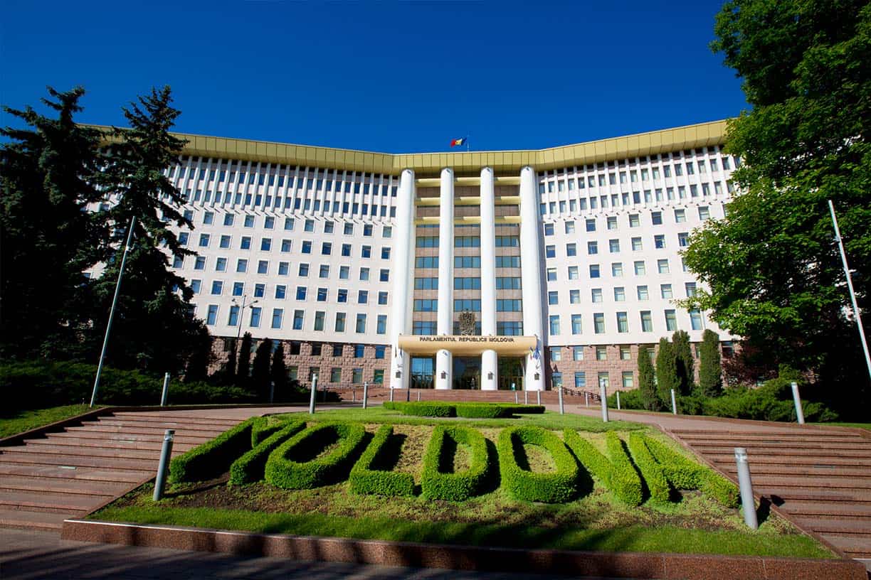 se schimbă limba oficială în republica moldova. parlamentul de la