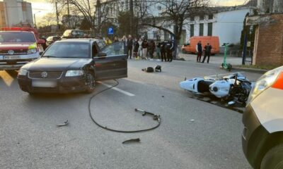foto. accident la cluj napoca între o mașină și o motocicletă.