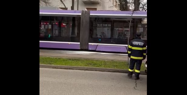un tramvai cu pasageri a loc foc în mers, la