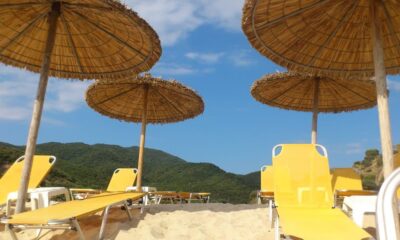 sunt sau nu gratuite plajele din grecia? mișcarea ”plaje libere”