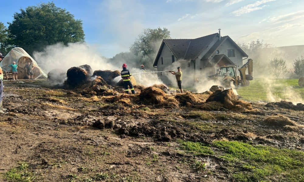 update foto video: incendiu în localitatea fărău: arde o anexă gospodărească