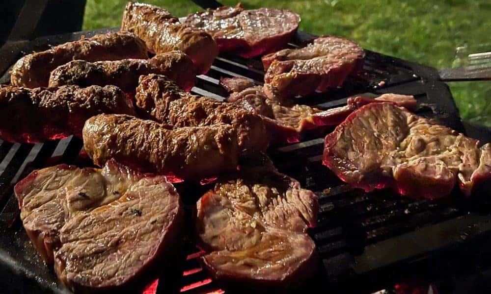 câtă carne de porc mănâncă un român anual. numărul animalelor