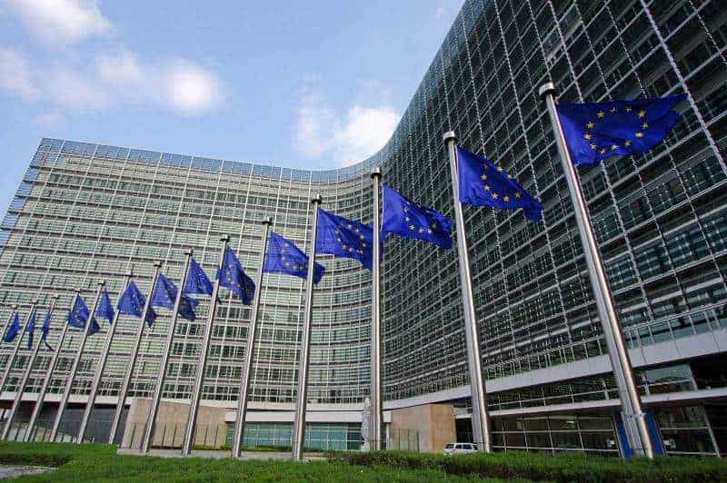 comisia europeană propune măsuri de reducere a poluării cu microplastice