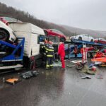 foto: accident pe dn7 valea oltului la boița. două camioane