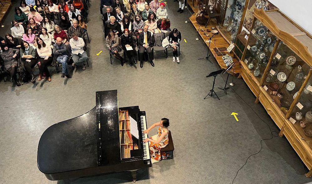 pianista chiyo hagiwara din japonia continuă să promoveze opera lui