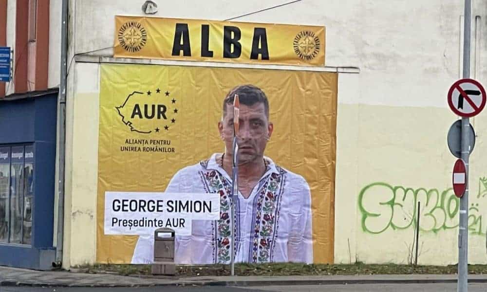 banner cu președintele aur, george simion, amplasat ilegal pe o