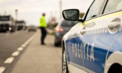 sute de șoferi amendați de poliția alba, majoritatea pentru viteză.