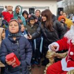 video: moș crăciun a împărțit cadouri copiilor din cartierul ”lumea