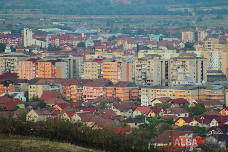 peste 60% dintre români declară că nu și cunosc vecinii de