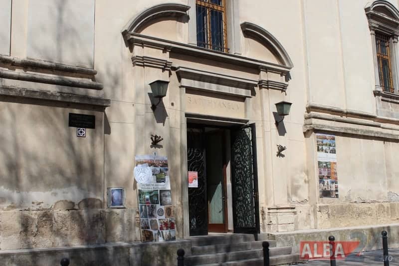 video: restaurarea bibliotecii batthyaneum din alba iulia: ministrul raluca turcan