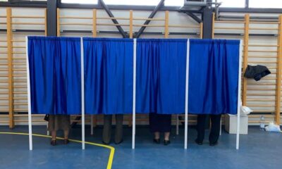 cabine de vot și urne noi la secțiile de votare