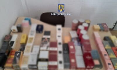 foto: parfumuri, încălțăminte și haine contrafăcute, vândute de un bărbat