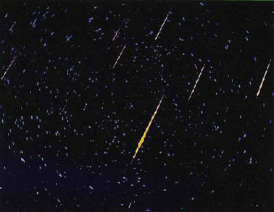 ploaia de meteori lyride: fenomen astronomic spectaculos, pe cerul româniei,