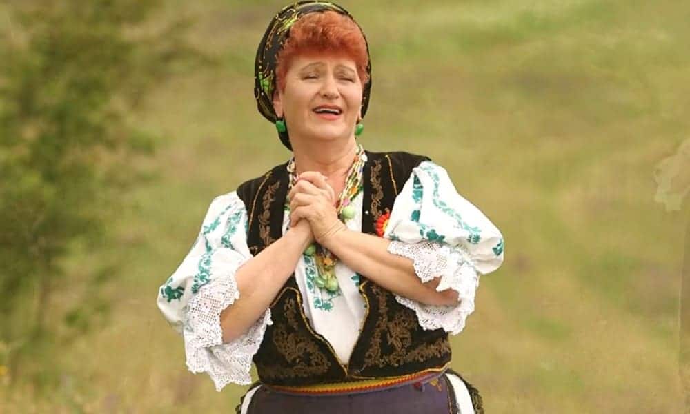 ansamblul folcloric al județului alba participă la o sărbătoare la
