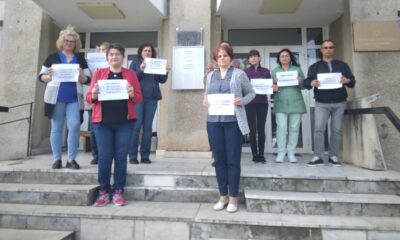 foto: protest la serviciul județean alba al arhivelor naționale. angajații