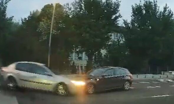 video accident în alba iulia: momentul impactului dintre două mașini,