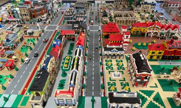 video: oraș în miniatură construit din lego, expus la palatul