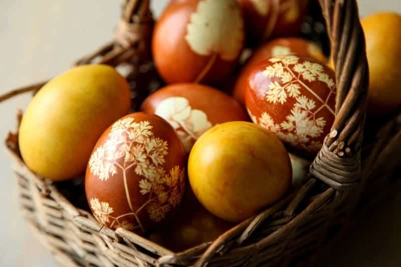 vopsitul ouălor de paște: metode naturale, tradiții româneşti şi variante
