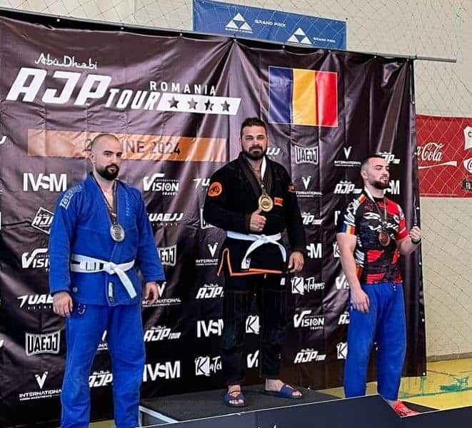 medalie de aur la o competiție națională de jiu jitsu brazilian