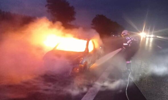 update foto: incendiu la un autoturism pe autostrada a1 sebeș