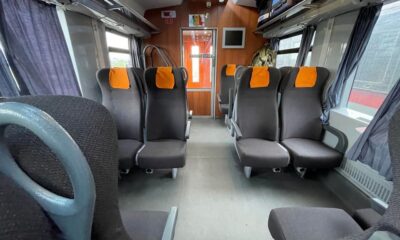 cfr călători: pasagerii care deschid ușa trenului în timpul mersului