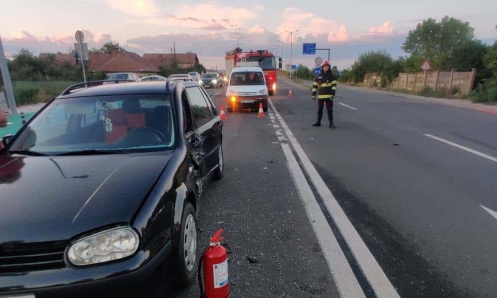 foto accident rutier la alba iulia: două mașini s au ciocnit