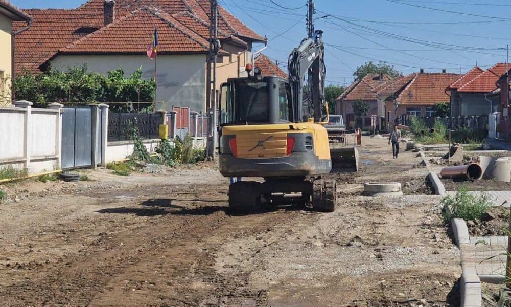 foto: lucrări pe mai multe străzi din teiuș. se frezează