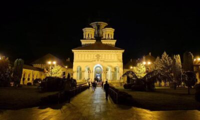 slujba privegherii, la catedrala reîntregirii din alba iulia. credincioșii chemați