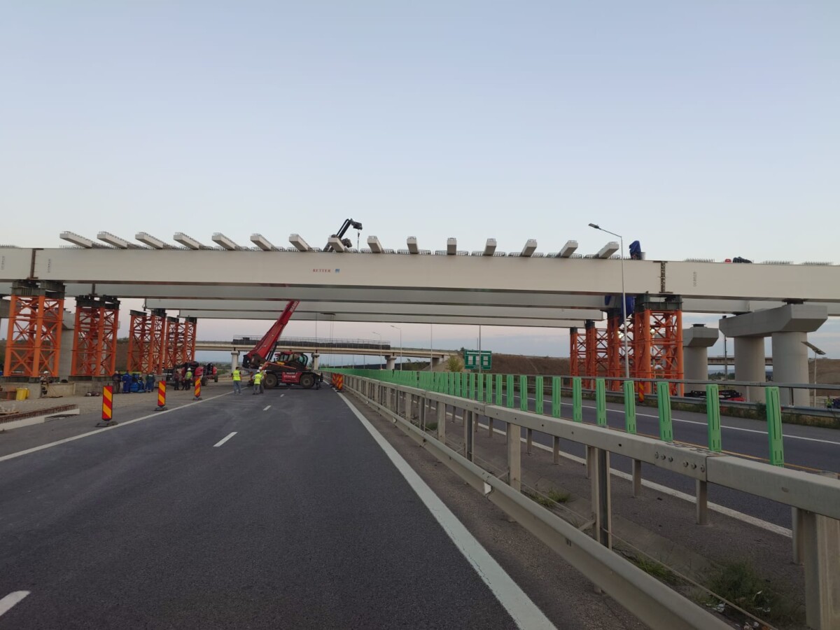 montare grinzi pod peste a3 autostrada moldovei