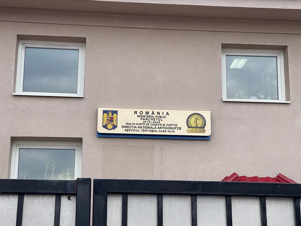 dna alba iulia: comisar de poliție din hunedoara, anchetat pentru