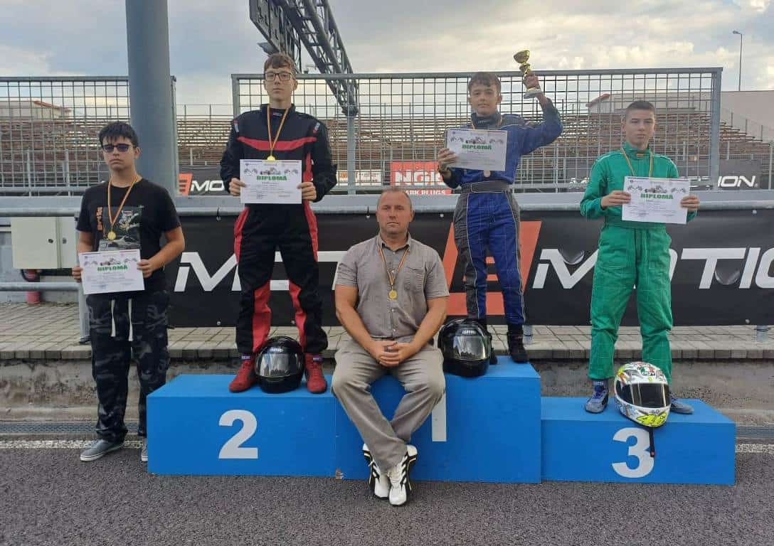 foto: echipa de karting a palatului copiilor alba iulia, pe