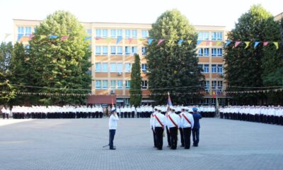 foto: prezentarea drapelului de luptă, prima ceremonie militară pentru bobocii