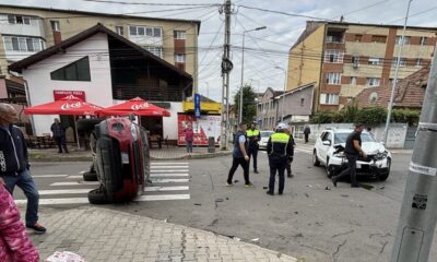 video accident rutier la alba iulia: un autoturism s a răsturnat