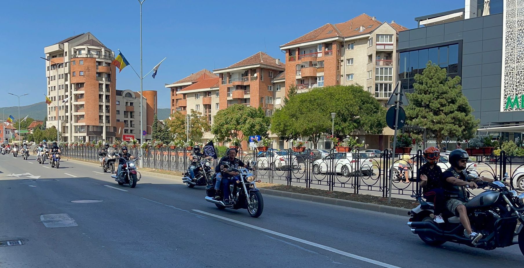 video: parada motocicliștilor pe străzile din alba iulia. apulum bike