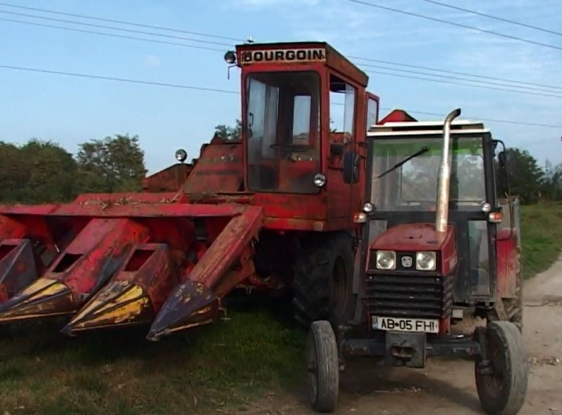 bărbat rănit după ce și a prins o mână la un